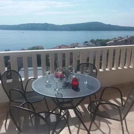 Julio トロギール