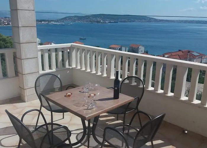 Julio トロギール